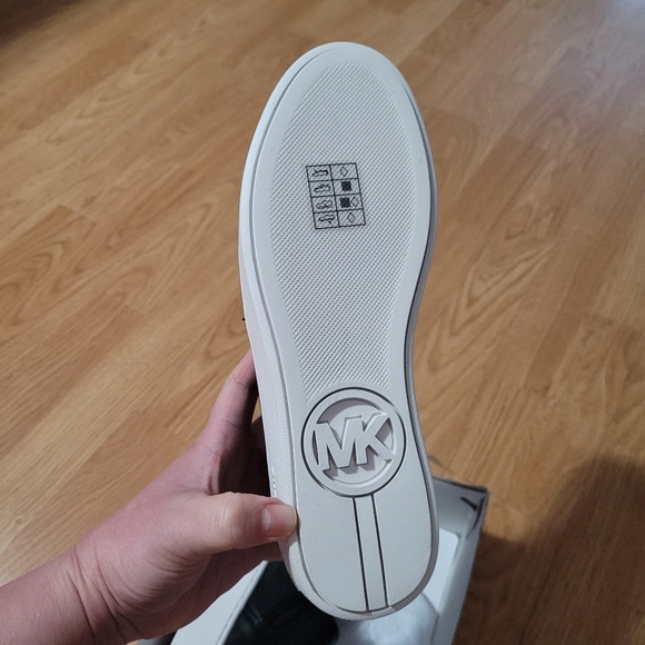 Teddi Slip On - Picture 5 of 6